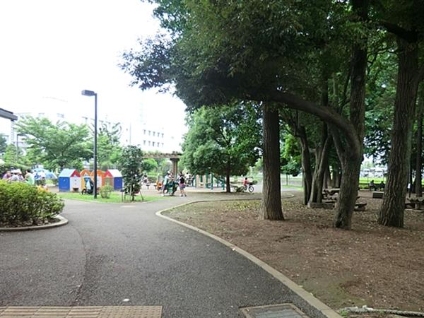 park. 411m to Central Park