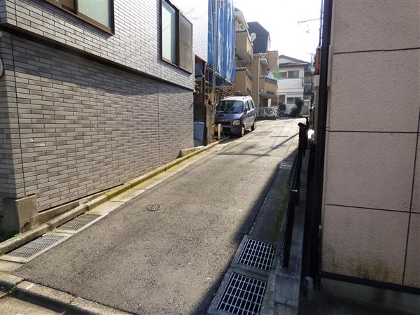 Local photos, including front road. Front road 2013 / 11 shooting