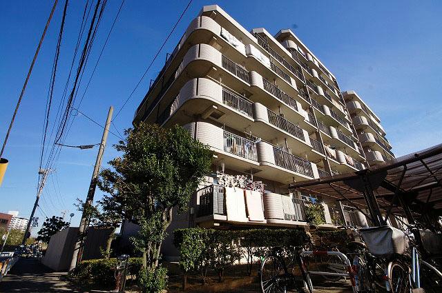 Local appearance photo. Local (12 May 2013) Shooting