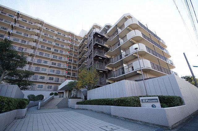 Local appearance photo. Local (12 May 2013) Shooting