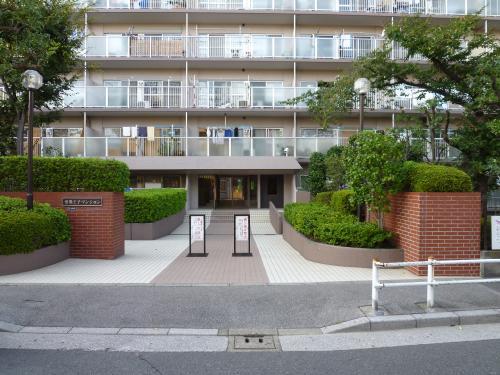 Entrance. Common areas