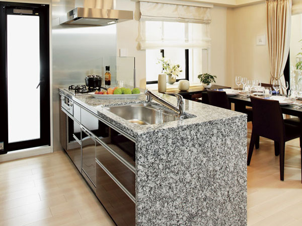 Kitchen.  [kitchen] Kitchen full of bright and airy, living ・ Emphasis on the design of the sense of unity and housework flow line of the dining. Or to cook while chatting with family, Or to smooth the busy morning of the kitchen work, It supports a comfortable life of every day.  ※ In the apartment gallery, Kitchen facilities can be confirmed. (The room is different from the one of this sale)