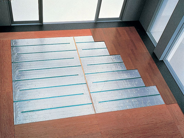 Living.  [Hot water floor heating] Floor heating that can be called ideal of heating that was in human physiology that Zukansokunetsu. Comfortable not only good, Not pollute the air, In the heating system is also not raised dance dust, Create a comfortable space. (All amenities are the same specification)
