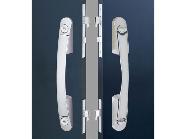 Security.  [Double lock to enhance crime prevention ・ Crime prevention thumb turn] Because it takes twice as long to intrusion by placing a progressive cylinder lock of the entrance door to the double, Double lock of the dwelling unit is said to be less likely to target illegal intrusion. Other, Strong sickle dead bolt lock on the bar of the pry such as violence vandalism, Such as a strong crime prevention thumb turn to "thumb turning", Take crime prevention measures from various directions, It has extended the safety of the city life. (Same specifications)