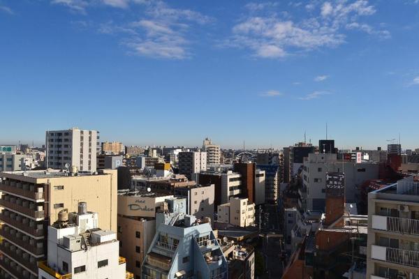 View photos from the dwelling unit. Local (11 May 2013) Shooting