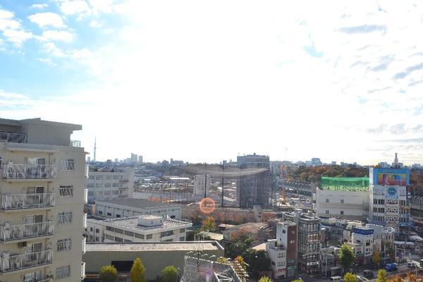 View photos from the dwelling unit. Local (11 May 2013) Shooting