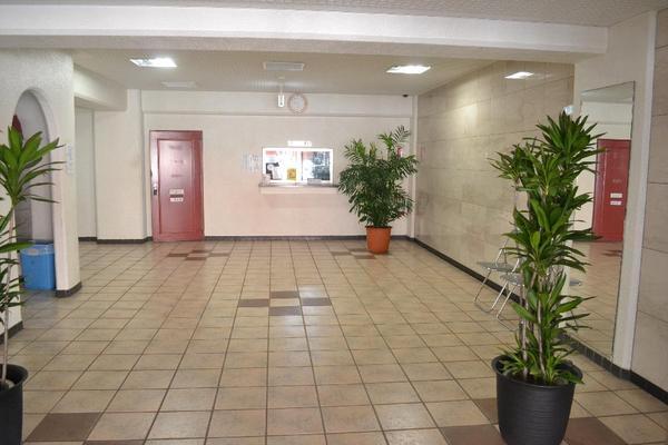 Entrance. Common areas