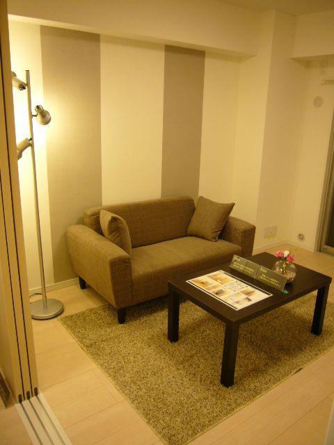 Living. ~ 12 / 13 interior was completed ~ Please have a look once a reborn room.  2 is a route available location.  Facing south, Exposure to the sun ・ Ventilation is good.  Furnished Property.  Double walk-in closet with.