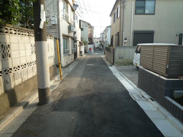 Local photos, including front road. Local (11 May 2013) Shooting