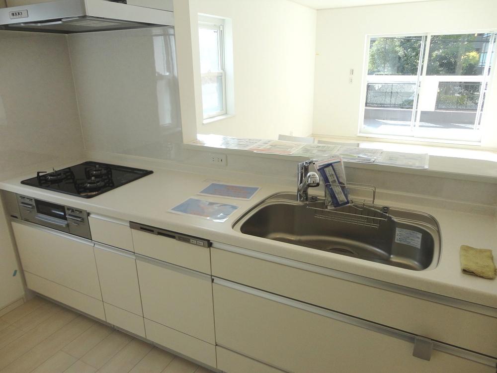 Same specifications photo (kitchen). Kitchen construction cases