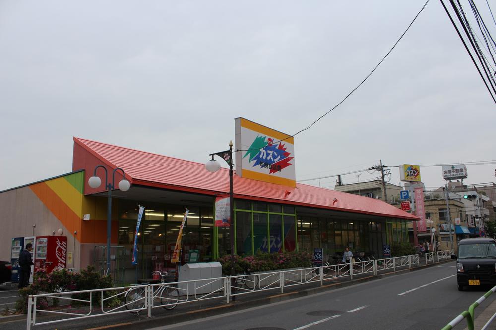 Supermarket. Until Cousin Ukima shop out of the 241m live there and go straight to the left. Business hours are from 9:00 am to 9 pm.