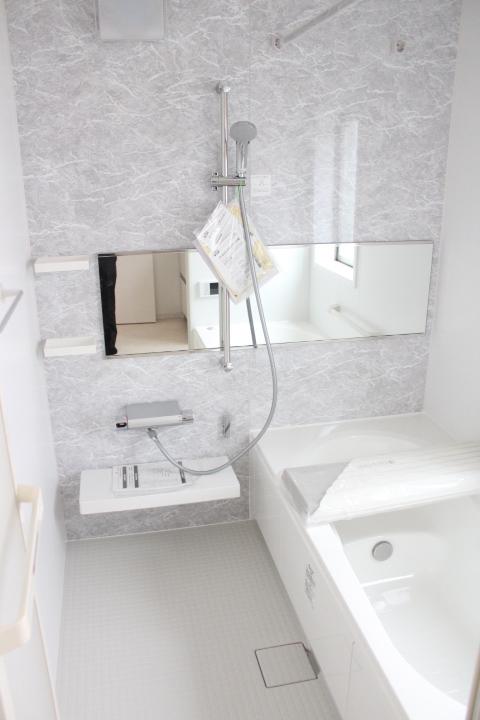 Bathroom. 3 is a bathroom of Building. Of course with bathroom Air Heating dryer at 1 pyeong type. It is the unit bus LIXIL. (At 2013 20 October 11) Shooting