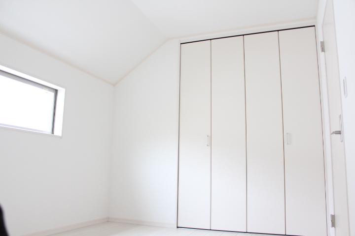 Non-living room. Building 3 Western-style.