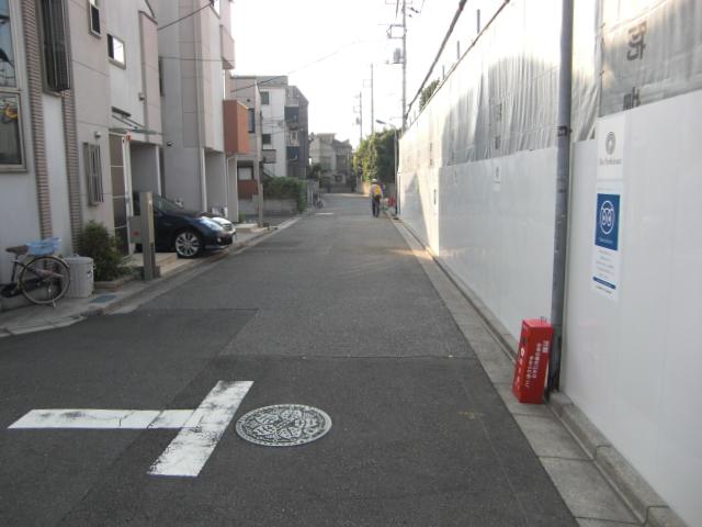 Local photos, including front road. You come in the stress-free car up to local. 