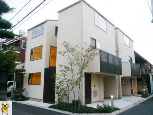 Local land photo. It is a site that was previously construction. Also it comes out the height of the texture to the appearance. 