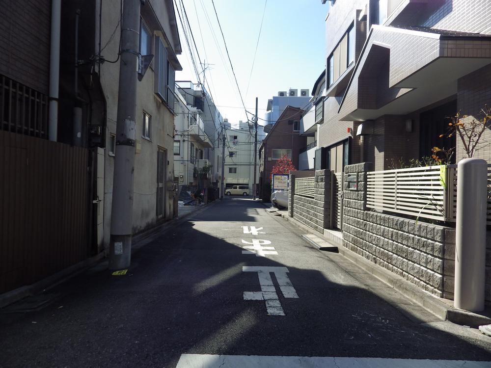 Local photos, including front road. Northwest side of the front road 2 (November 2013) Shooting
