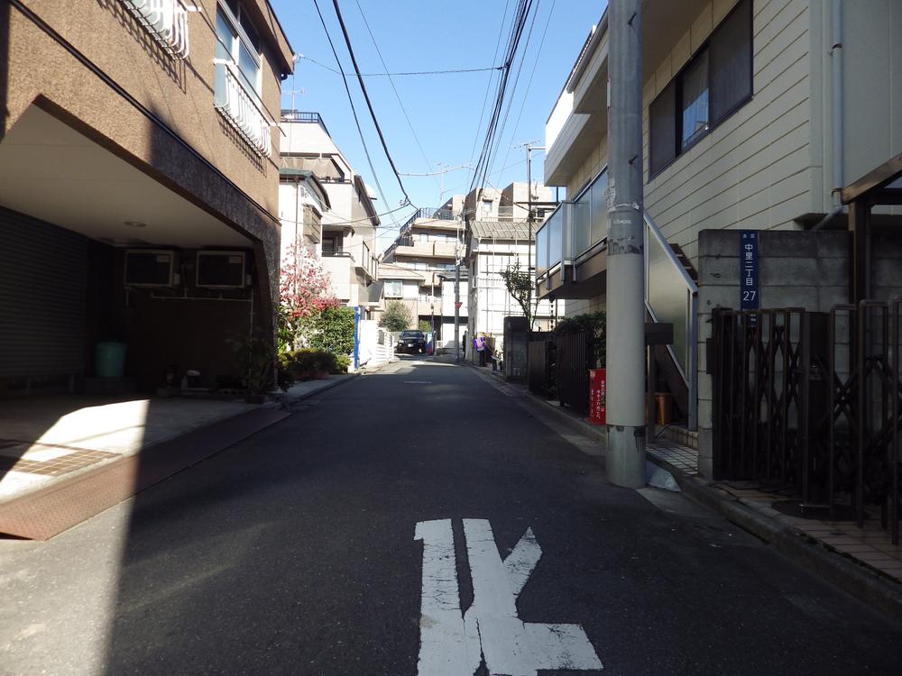 Local photos, including front road. Northwest side of the front road (November 2013) Shooting