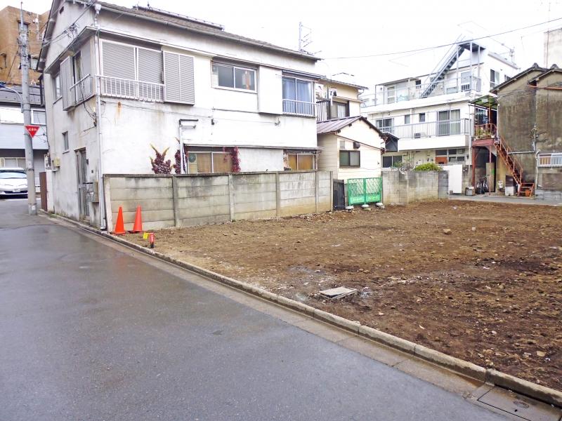 Local photos, including front road. Frontal road ~ From the southwest side (December 2013) Shooting