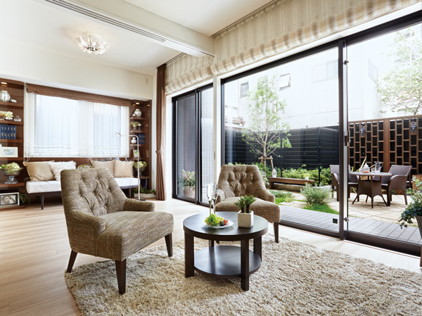 Living.  [living ・ dining] Living according to the life scene ・ You can really use the dining and Western (3). Spacious space Akehanashi the partition, You can switch freely to independent space as close.