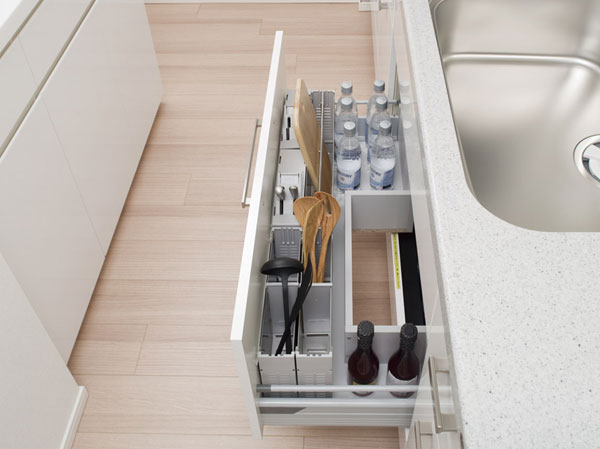 Kitchen.  [Kitchen knife can also housed shoe keying pocket] Cutting board and knife to sliding storage of under the sink, Can small objects storage of pot pig, We established a convenient shoe keying pocket that can be taken out as easily. Kitchen knife difference is with a child lock.  ※ It may not be included depending on the kitchen select.