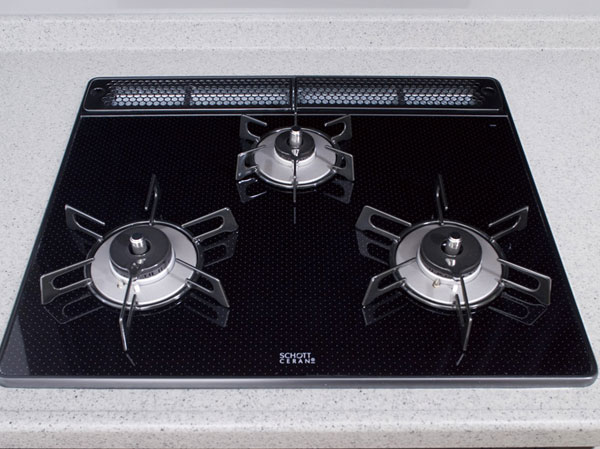 Kitchen.  [Schott glass top plate] It is loved all over the world, Germany ・ Adopt a shot manufactured by heat-resistant ceramic glass top plate. Not only beautiful, Strongly to heat and shock, Difficult dirty luck, It is easy to clean. Gas stove forgetting to turn off the timer Ya, Gas stove extinction safety device, Tempura oil overheating prevention function, etc., It is also decorated with "disaster prevention measures.".