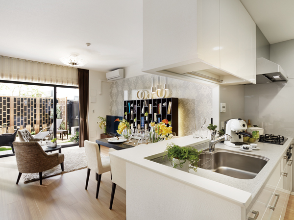 Living.  [living ・ dining ・ kitchen] You can enjoy the communication with relax family in the living room and the garden while the housework in the face-to-face kitchen counter. So peace of mind can have small children Keep an eye. Also felt sense of relief from a wide opening.