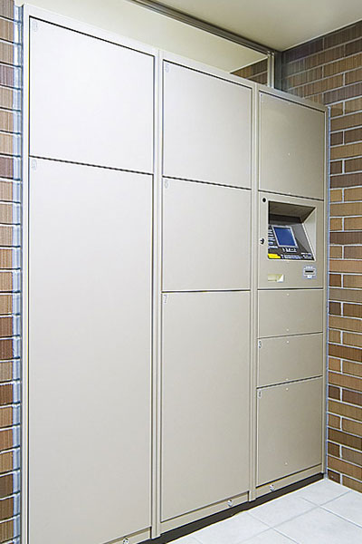 Variety of services.  [Delivery Box (with arrival display function)] The luggage that arrived at the time of going out, Open the box in a non-touch keys, You can receive at any time 24 hours. You can see by the arrival display that you have arrived luggage in dwelling units within the intercom base unit. (Same specifications)