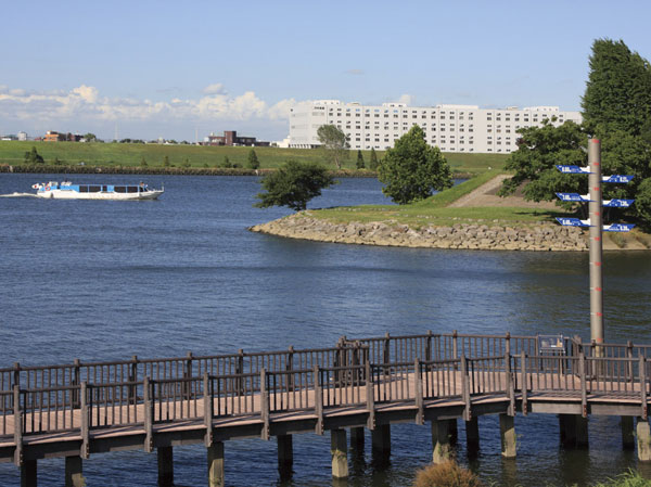 Surrounding environment. Heart moisten water and green landscape spreads Arakawa river (about 300m / 4-minute walk)