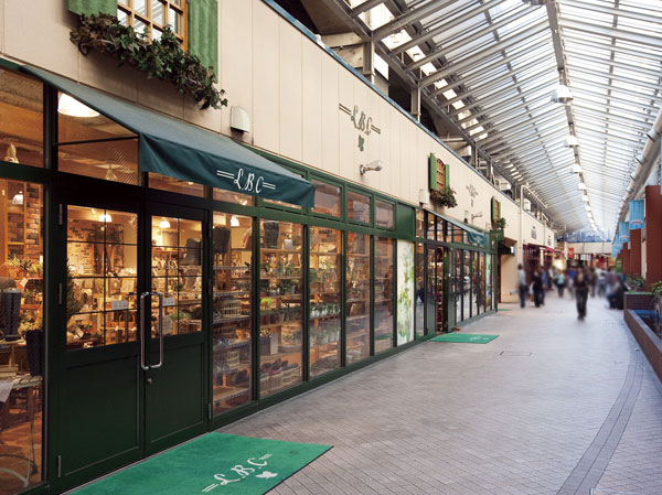 Surrounding environment. Al card (about 440m / 6-minute walk)