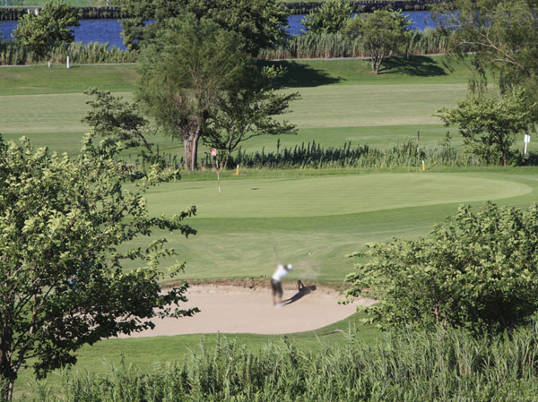 Surrounding environment. Akabane Golf Club (about 970m / Walk 13 minutes)