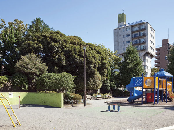 Surrounding environment. Akabane Sanchome park (about 160m / A 2-minute walk)