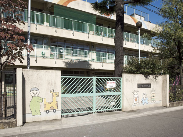 Surrounding environment. Municipal Iwabuchi nursery school (about 90m / A 2-minute walk)
