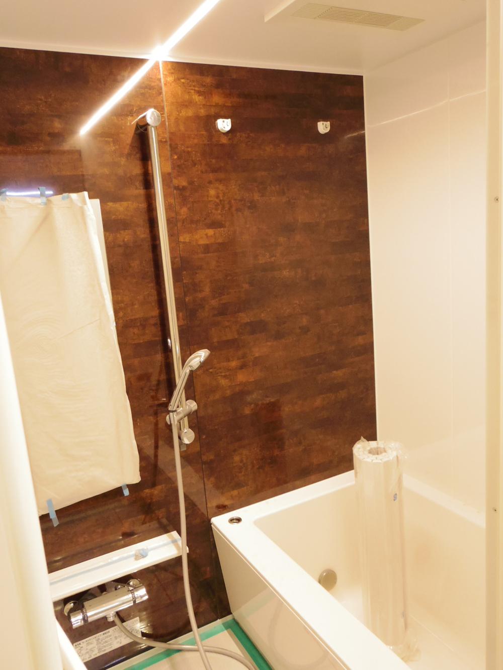 Bathroom. Indoor (11 May 2013) Shooting