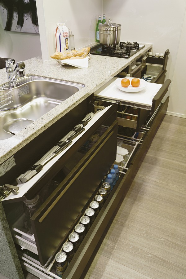  [LIL counter]  [All slide storage] The system kitchen, Adopt a convenient "LIL counter" that can be used in a drawer, such as when to immediately necessary Ready-To-Eat. Further adopted the "All slide storage", also easy to take out the back of the ones at the bottom, Soft Close specifications close to the quiet.