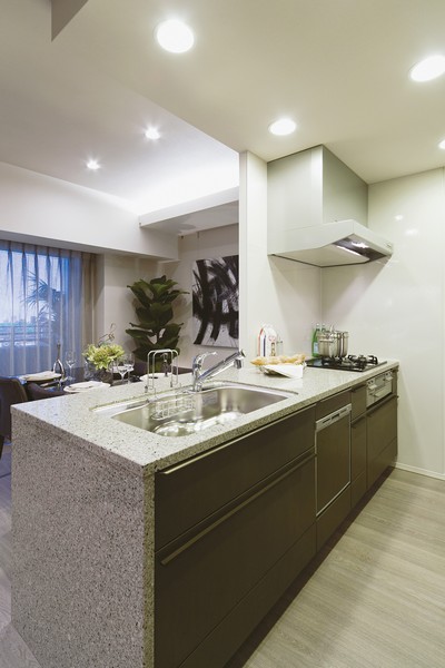  [Excellent system kitchen in functionality and design] The kitchen is open-minded face-to-face overlooking the LD. While the housework, Also impetus conversation of family.