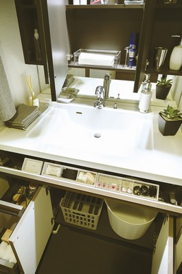 Directions to the model room (a word from the person in charge)