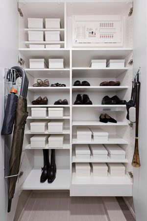 Receipt.  [Multi-entry cloak] By reviewing the design finds its dead space of the conventional footwear purse, Without the overall size is changed almost, It has greatly improved the amount of storage and usability.