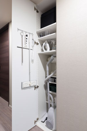 Receipt.  [Arrange shelf] It can be arranged freely according to the shape and use frequency of mono, Is a waste less easy-to-use Maeru compartment.