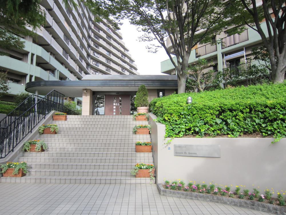 Entrance. Common areas