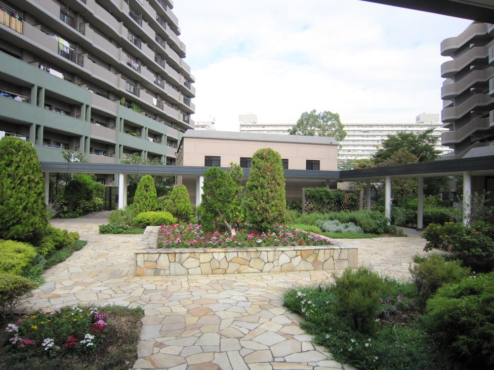 Other common areas. On-site Central Garden