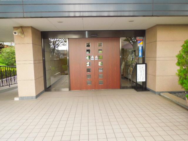 Entrance. Common areas