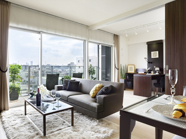 Living.  [Living Dining] Family is the central space of the longest spend dwelling LD. In order to comfortably produce a reunion and relaxation of the moment, Size and visibility that room that you can enjoy the exceptional brightness and sense of openness has realized the opening spread to wide.