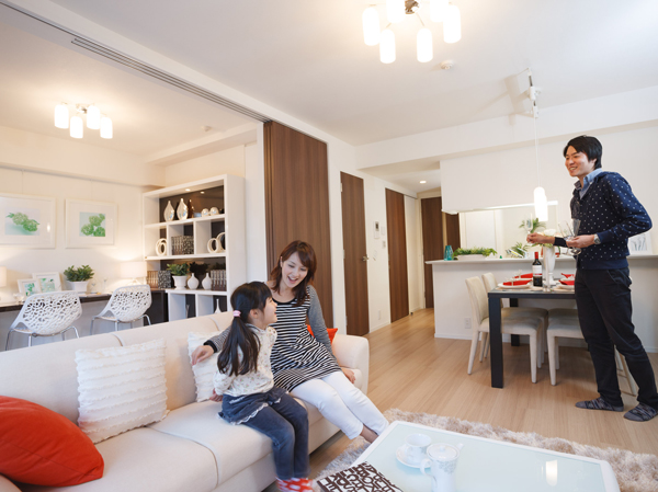 Living.  [Living Dining Kitchen] The photographs The following is obtained by photographing the building in the model room (70B 'type). Furniture and furnishings optional specifications are not included in the sale price.  ※ Specification of the model room, Convenience of on construction ・ It may be subject to change in part by improvements and the like. (October 2012 shooting)