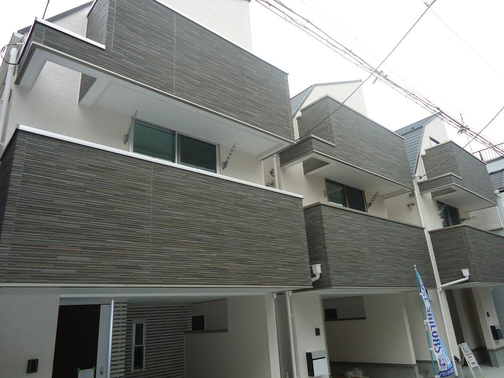 Local appearance photo. Stylish appearance