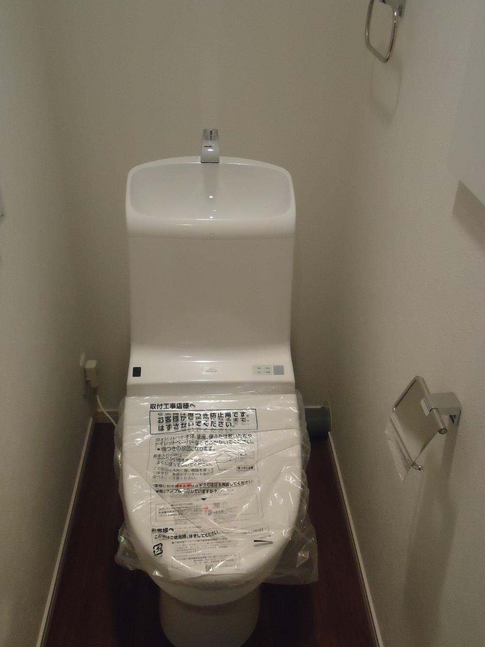 Toilet. Indoor (11 May 2013) Shooting