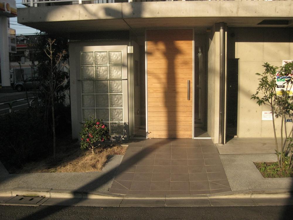 Entrance. Common areas