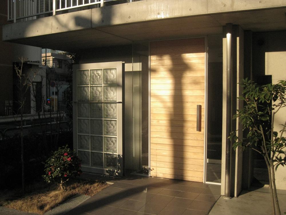 Entrance. Common areas