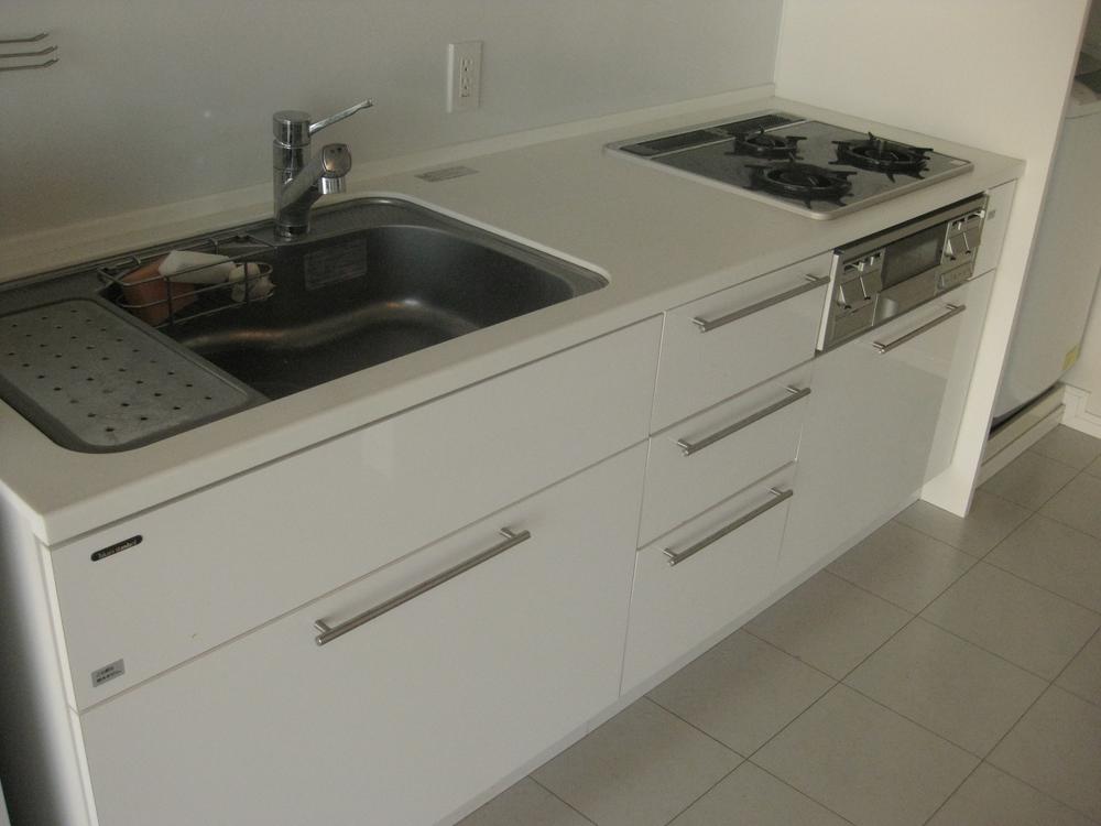 Kitchen. Indoor (12 May 2013) Shooting