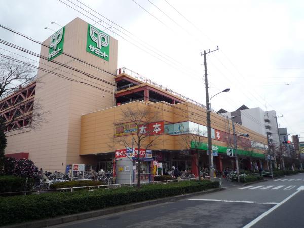 Supermarket. Summit (super) 700m Summit to a 9-minute walk (super) 9 minute walk