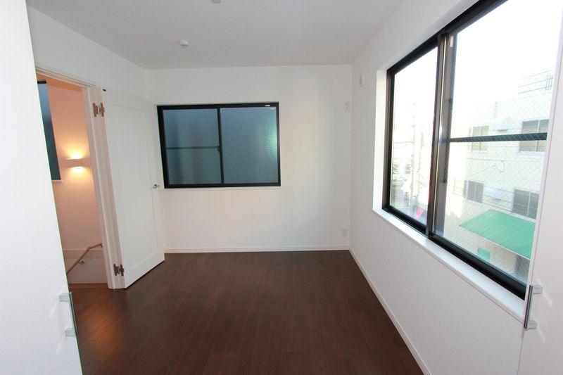 Non-living room. Western-style 5.2 Pledge